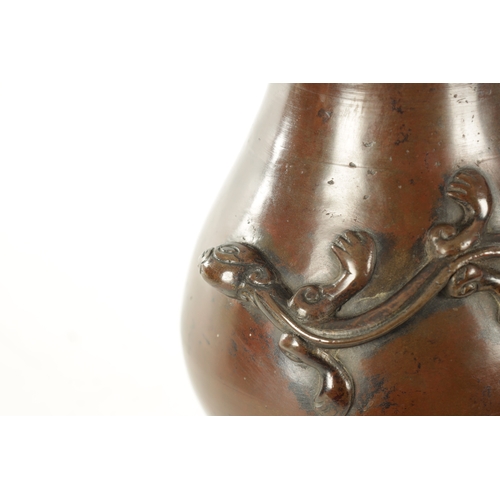 271 - AN 18TH CENTURY CHINESE BRONZE BULBOUS VASE decorated with a relief work lizard to the front. (28cm ... 