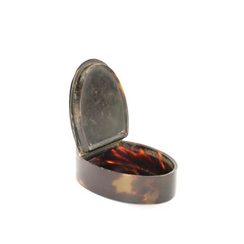 314 - AN EARLY 19TH CENTURY GOLD MOUNTED AGATE AND TORTOISESHELL SNUFF BOX With oval cartouche inscribed 