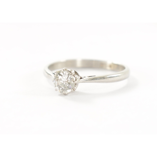 323 - AN 18CT WHITE GOLD DIAMOND SOLITAIRE RING. The brilliant cut diamond app. 0.40 points, total weight ... 