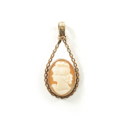 336 - A .375 YELLOW GOLD SMALL CAMEO PENDANT with a delicate rope-twist border and hanging ring. 1.69g