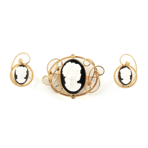 338 - A VINTAGE 12CT FILLED GOLD CAMEO HARDSTONE SET COMPRISING BROOCH AND EARRINGS each with female bust ... 