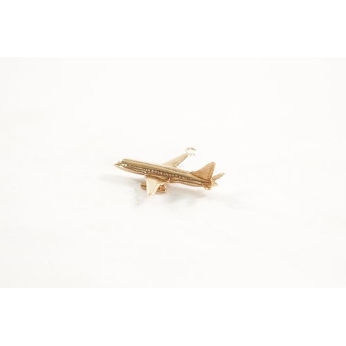 357 - A 9CT GOLD BOEING 737 PENDANT modelled as an aircraft with loop suspension, hallmarked P & M, circa ... 