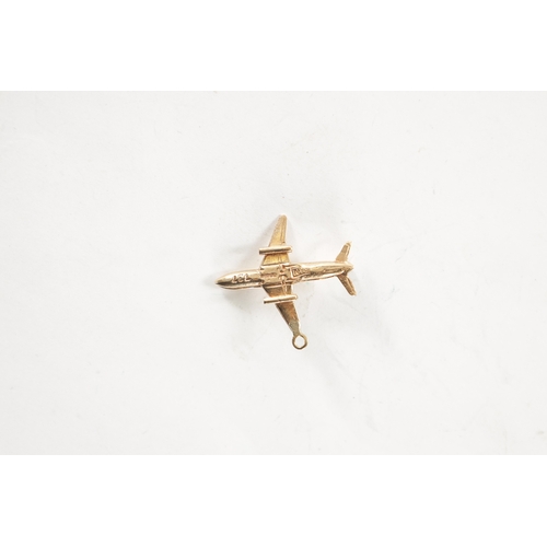 357 - A 9CT GOLD BOEING 737 PENDANT modelled as an aircraft with loop suspension, hallmarked P & M, circa ... 