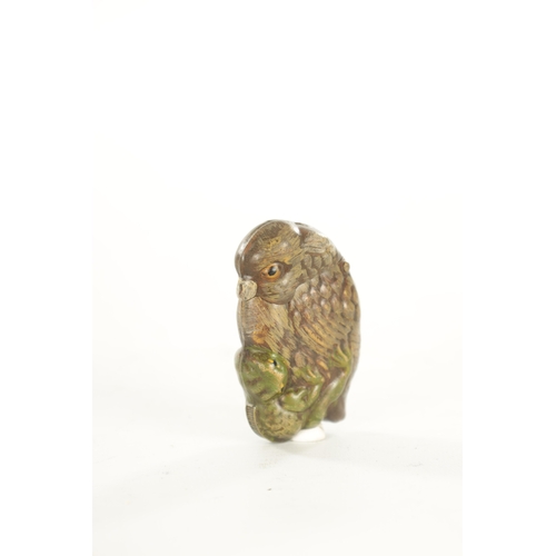 360 - AN EARLY 20TH CENTURY PAINTED NOVELTY BIRD AND FROG VESTA CASE with a sprung hinged lid. (65cm high)