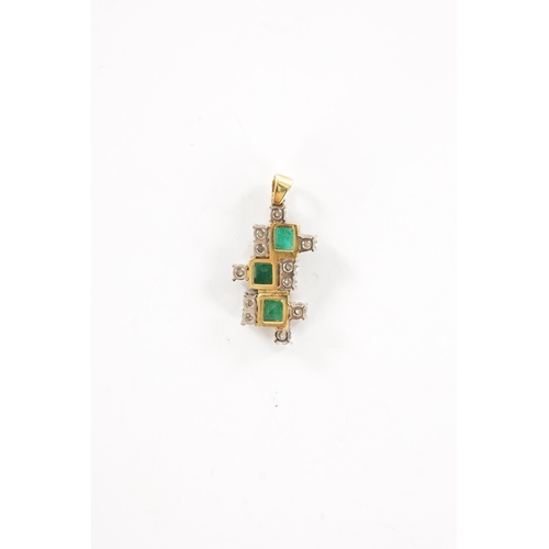 367 - AN 18CT GOLD DIAMOND AND EMERALD PENDANT. Total weight app. 4.4g. (28mm long)