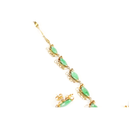 370 - A CHINESE 18CT GOLD AND JADE NECKLACE AND EARRINGS SET with lozenge-shaped jade links and matching e... 