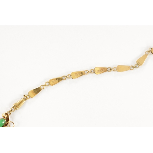 370 - A CHINESE 18CT GOLD AND JADE NECKLACE AND EARRINGS SET with lozenge-shaped jade links and matching e... 