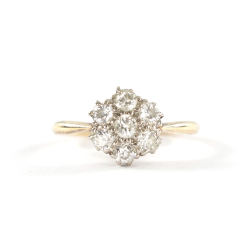 386 - AN 18CT GOLD SEVEN STONE DIAMOND DAISY RING, total weight app. 2.3g, ring size J/K.