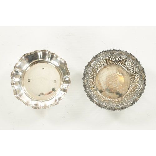 393 - TWO SILVER TRINKET DISHES AND A PAIR OF SILVER MOUNTED GLASS SHAKERS (11cm diameter)