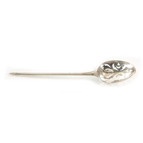 412 - A GEORGIAN SILVER MOTE SPOON with a pierced bowl. Indistinct marks, 10 grams (13cm overall )