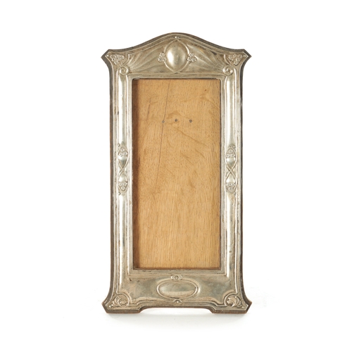 413 - A GEORGE IV ART NOUVEAU DESIGN SILVER PHOTOGRAPH FRAME with stylized embossed leaf and scroll decora... 