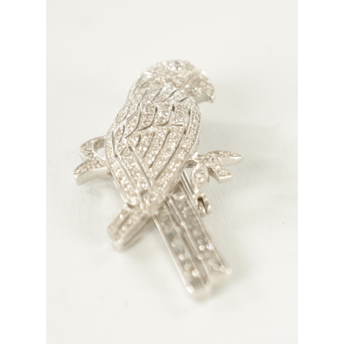 287 - AN 18CT WHITE GOLD AND DIAMOND BROOCH FORMED OF A PARROT 10.1g total.