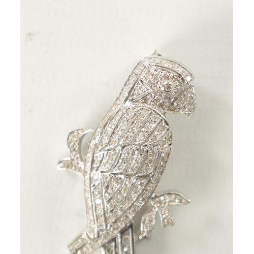 287 - AN 18CT WHITE GOLD AND DIAMOND BROOCH FORMED OF A PARROT 10.1g total.