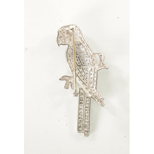 287 - AN 18CT WHITE GOLD AND DIAMOND BROOCH FORMED OF A PARROT 10.1g total.