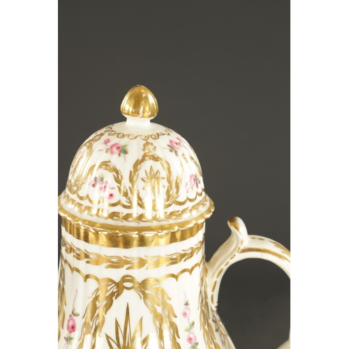 128 - A FINE AND RARE LATE 18TH CENTURY CAUGHLEY COFFEE POT (26cm high)