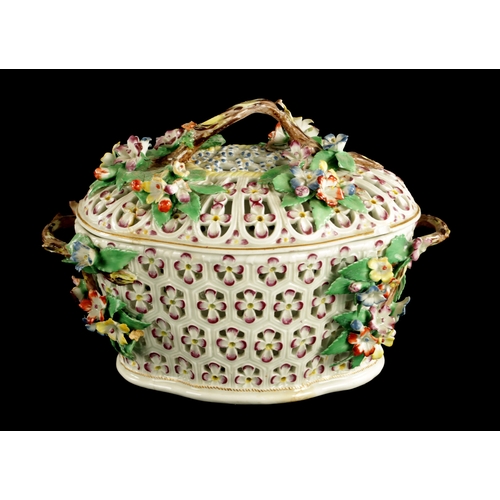 139 - A WORCESTER PORCELAIN CHESTNUT BASKET AND COVER WITH ENAMELLED FLOWER DECORATION CIRCA 1770 (20cm wi... 