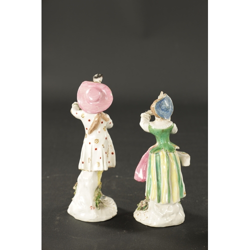 146 - A PAIR OF 18TH CENTURY BOW FIGURES (17cm high and smaller)