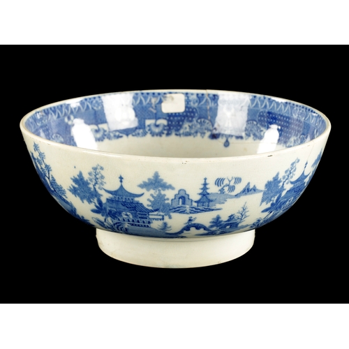 174 - A LARGE EARLY 19TH CENTURY PEARLWARE BOWL printed with a willow pattern and eight plates. (28cm diam... 