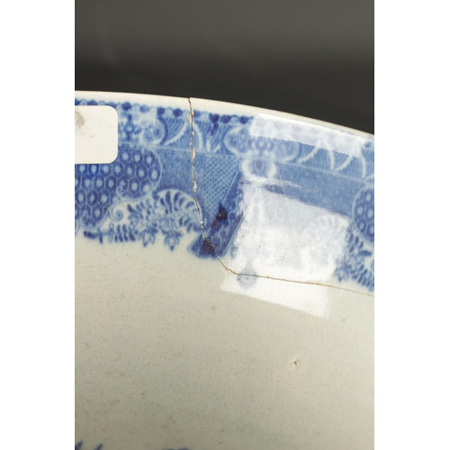 174 - A LARGE EARLY 19TH CENTURY PEARLWARE BOWL printed with a willow pattern and eight plates. (28cm diam... 