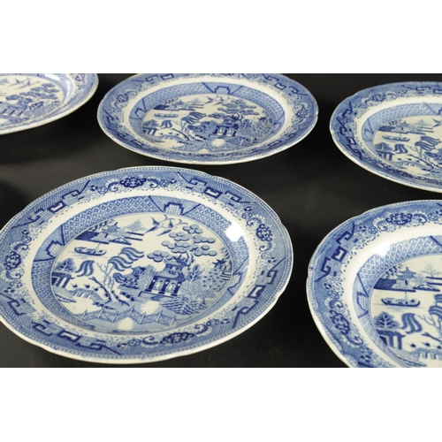 174 - A LARGE EARLY 19TH CENTURY PEARLWARE BOWL printed with a willow pattern and eight plates. (28cm diam... 