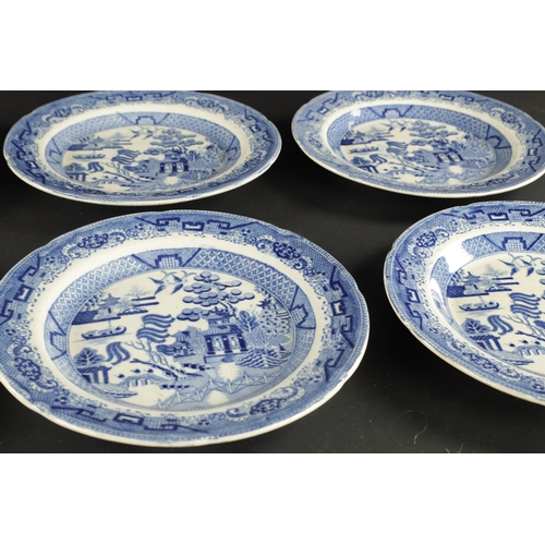 174 - A LARGE EARLY 19TH CENTURY PEARLWARE BOWL printed with a willow pattern and eight plates. (28cm diam... 