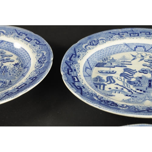 174 - A LARGE EARLY 19TH CENTURY PEARLWARE BOWL printed with a willow pattern and eight plates. (28cm diam... 