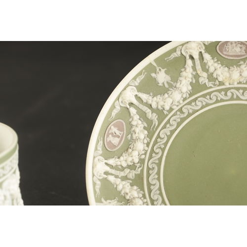 198 - A WEDGEWOOD THREE-COLOUR COFFEE CAN AND SAUCER CIRCA 1840 (7cm high)