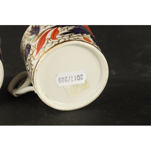 206 - A COLLECTION OF FOUR CHAMBERLAIN WORCESTER COFFEE CANS WITH IMARI DECORATION CIRCA 1800 (6.5cm high)