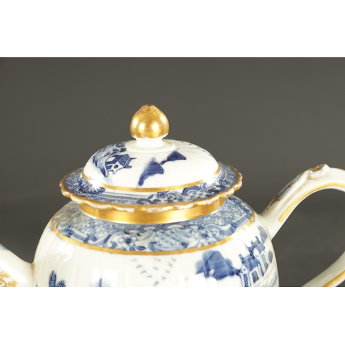 22 - A LATE 18TH CENTURY CHINESE PORCELAIN TEAPOT (19cm high)