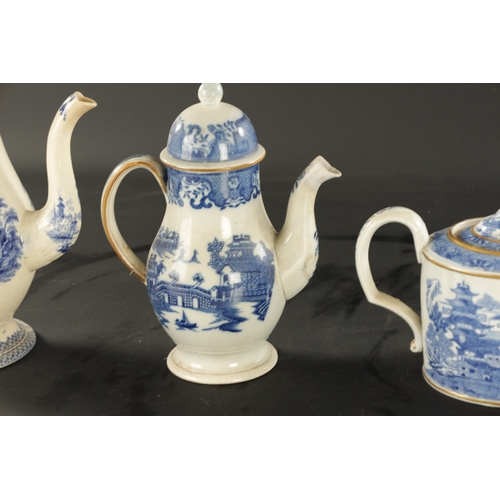 289 - THREE LATE 18TH CENTURY ENGLISH PORCELAIN TEAPOTS AND TWO PEARLWARE COFFEE POTS (28cm high and small... 