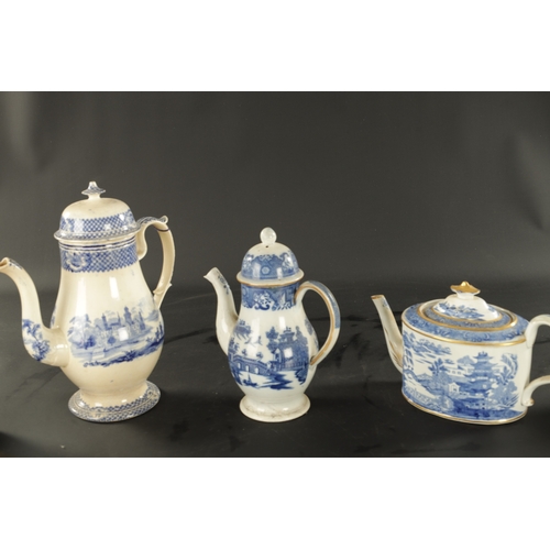 289 - THREE LATE 18TH CENTURY ENGLISH PORCELAIN TEAPOTS AND TWO PEARLWARE COFFEE POTS (28cm high and small... 