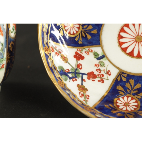 298 - A WORCESTER PORCELAIN CUP AND SAUCER DECORATED IN THE OLD JAPAN PATTERN CIRCA 1770 (8cm high)