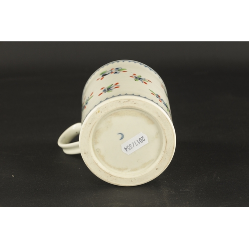 383 - A WORCESTER PORCELAIN MUG PRINTED AND PAINTED WITH FLOWERS CIRCA 1770 (12cm high)