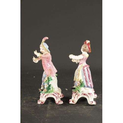 388 - A PAIR OF MID 18TH CENTURY BOW FIGURES OF NEW DANCERS (18cm high)