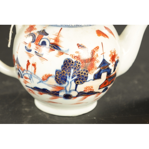 397 - A LATE 18TH CENTURY LOWESTOFT TEAPOT in imari style (14cm high)