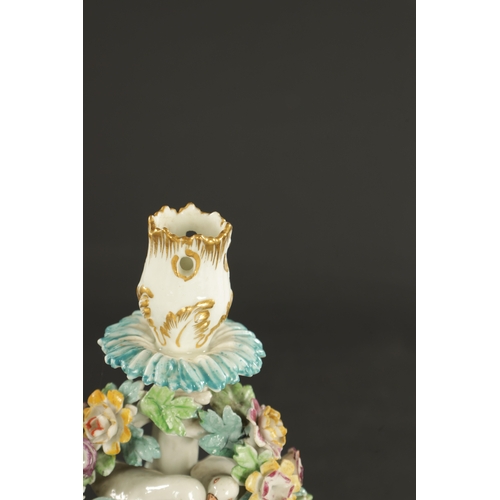 99 - A MID 18TH CENTURY BOW PORCELAIN CHAMBERSTICK depicting birds in branches above a dog (20cm high)