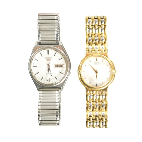 463 - TWO SEIKO WRISTWATCHES, a gentleman's stainless steel automatic watch with steel bracelet and silver... 