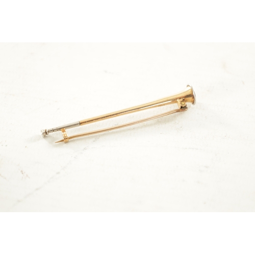 490 - A 15CT GOLD TRUMPET BAR BROOCH with white gold detail, total weight app. 3.8g. (62mm long)