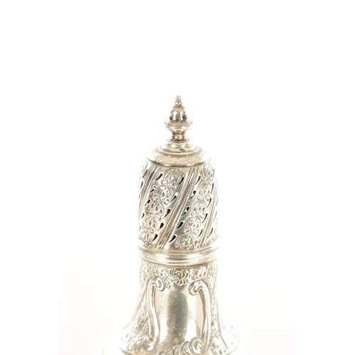 539 - A LATE 19TH CENTURY SILVER SUGAR CASTER AND A GEORGE III SILVER AND SILVER GILT LIDDED BOX the caste... 