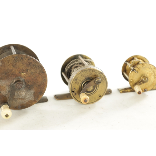 591 - A COLLECTION OF FIVE 19TH CENTURY MULTIPLYING FISHING REELS with horn and bone handles. (5)