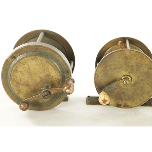 591 - A COLLECTION OF FIVE 19TH CENTURY MULTIPLYING FISHING REELS with horn and bone handles. (5)