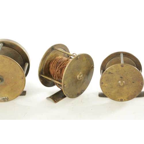 591 - A COLLECTION OF FIVE 19TH CENTURY MULTIPLYING FISHING REELS with horn and bone handles. (5)