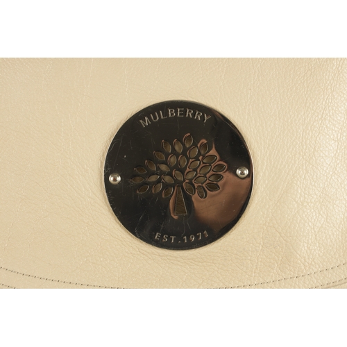 673 - A MULBERRY CREAM LEATHER DARIA SHOULDER BAG with brown dust cover