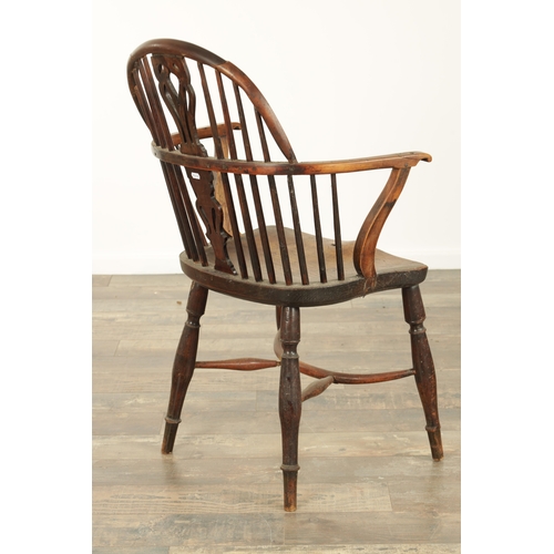 826 - AN EARLY 19TH CENTURY LOW BACK YEW WOOD WINDSOR CHAIR with pierced slat back, saddle seat with turne... 