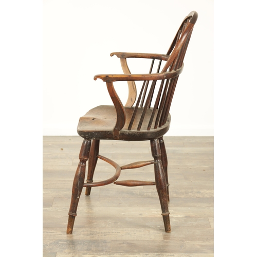 826 - AN EARLY 19TH CENTURY LOW BACK YEW WOOD WINDSOR CHAIR with pierced slat back, saddle seat with turne... 