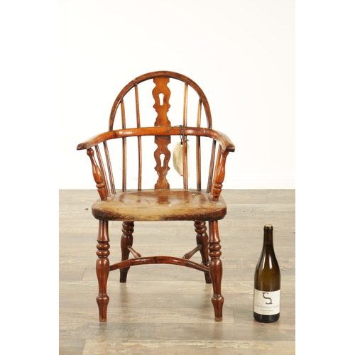 856 - A 19TH CENTURY CHILD'S YEW WOOD WINDSOR CHAIR with shaped cut-out back splat, saddle seat and turned... 