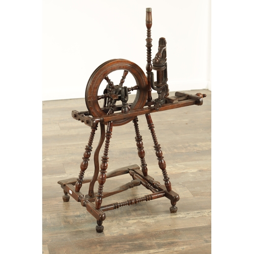 871 - A GOOD 18TH CENTURY TURNED OAK AND FRUITWOOD SPINNING WHEEL OF SLENDER FORM (81cm high 58cm wide )