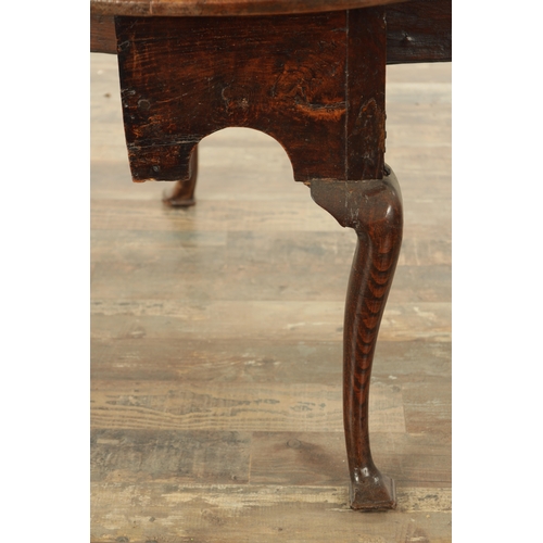 875 - AN EARLY QUEEN ANNE OAK GATE LEG TABLE with hinged drop sides, mounted on a square cut-out frieze ra... 