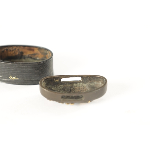 189 - A FINE EDO PERIOD JAPANESE MIXED METAL AND BRONZE FUCHI KASHIRA (4cm wide )