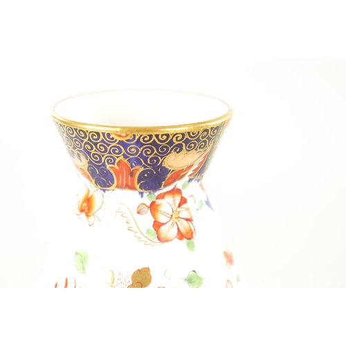 74 - AN EARLY 20TH CENTURY SPODE IMARI PATTERN TAPERING VASE (17cm high)